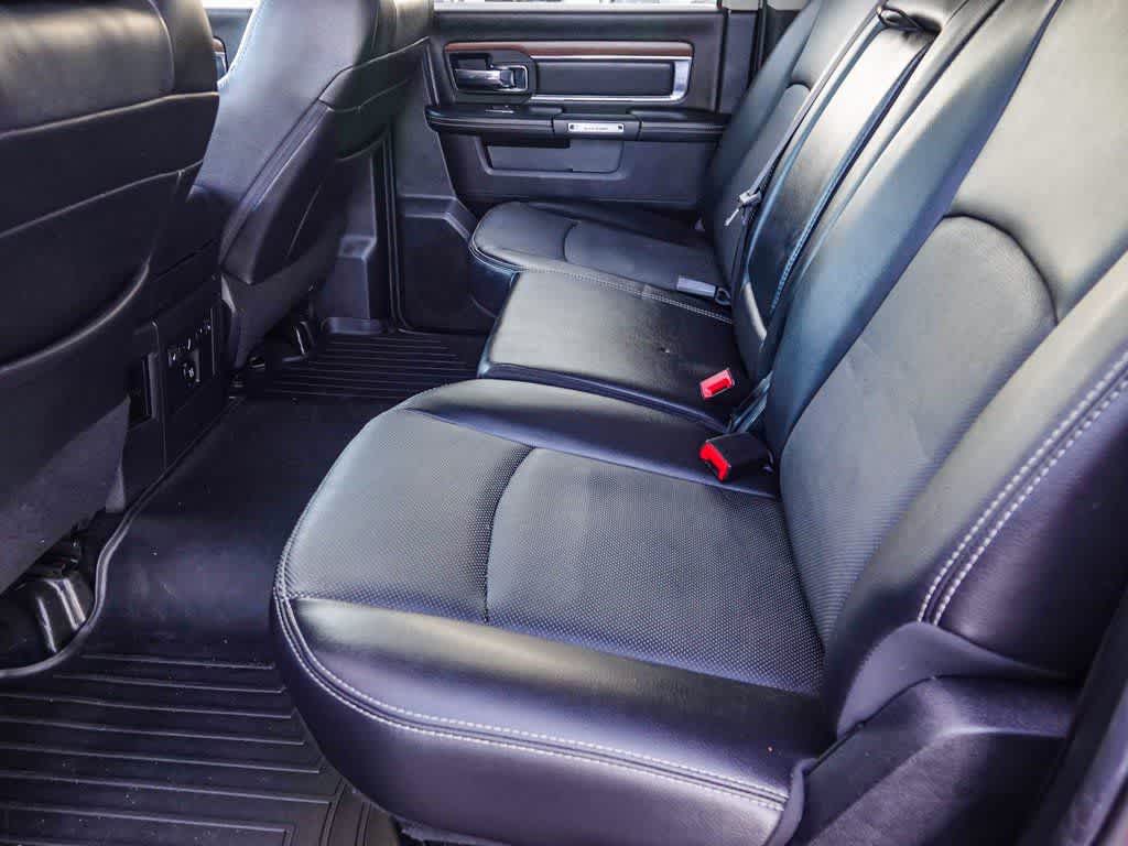 2017 RAM 1500 Laramie Crew Cab 4x4 5'7' Box