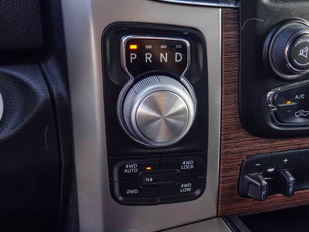 2017 RAM 1500 Laramie Crew Cab 4x4 5'7' Box