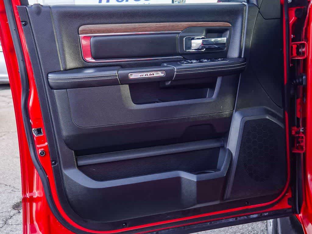 2017 RAM 1500 Laramie Crew Cab 4x4 5'7' Box