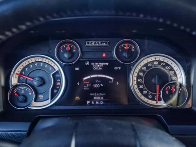 2017 RAM 1500 Laramie Crew Cab 4x4 5'7' Box