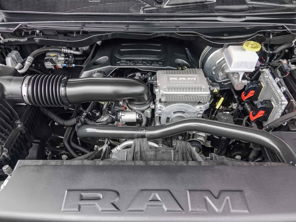 2020 RAM 1500 Laramie Crew Cab 4x2 5'7' Box