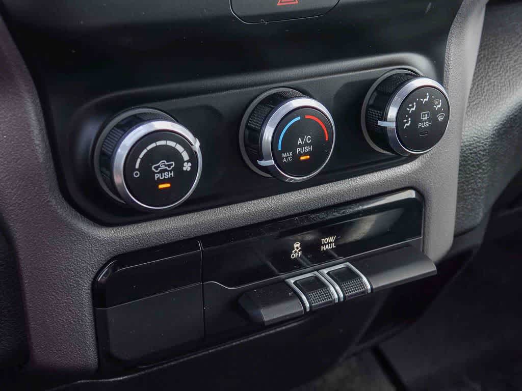 2022 RAM 1500 Big Horn Quad Cab 4x4 6'4' Box