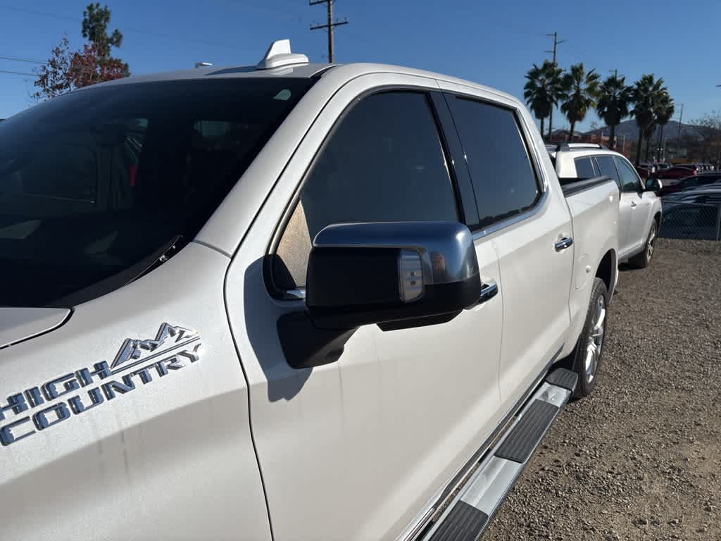 2022 Chevrolet Silverado 1500 2WD Crew Cab Short Bed High Country