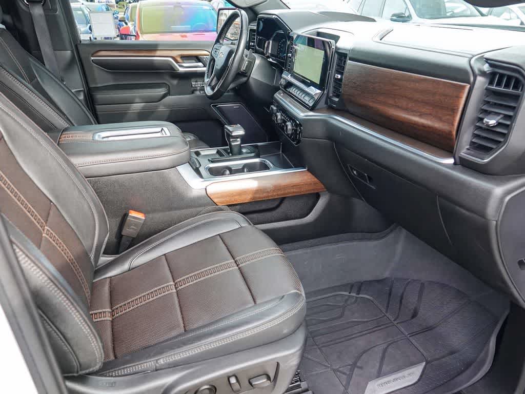 2022 Chevrolet Silverado 1500 2WD Crew Cab Short Bed High Country