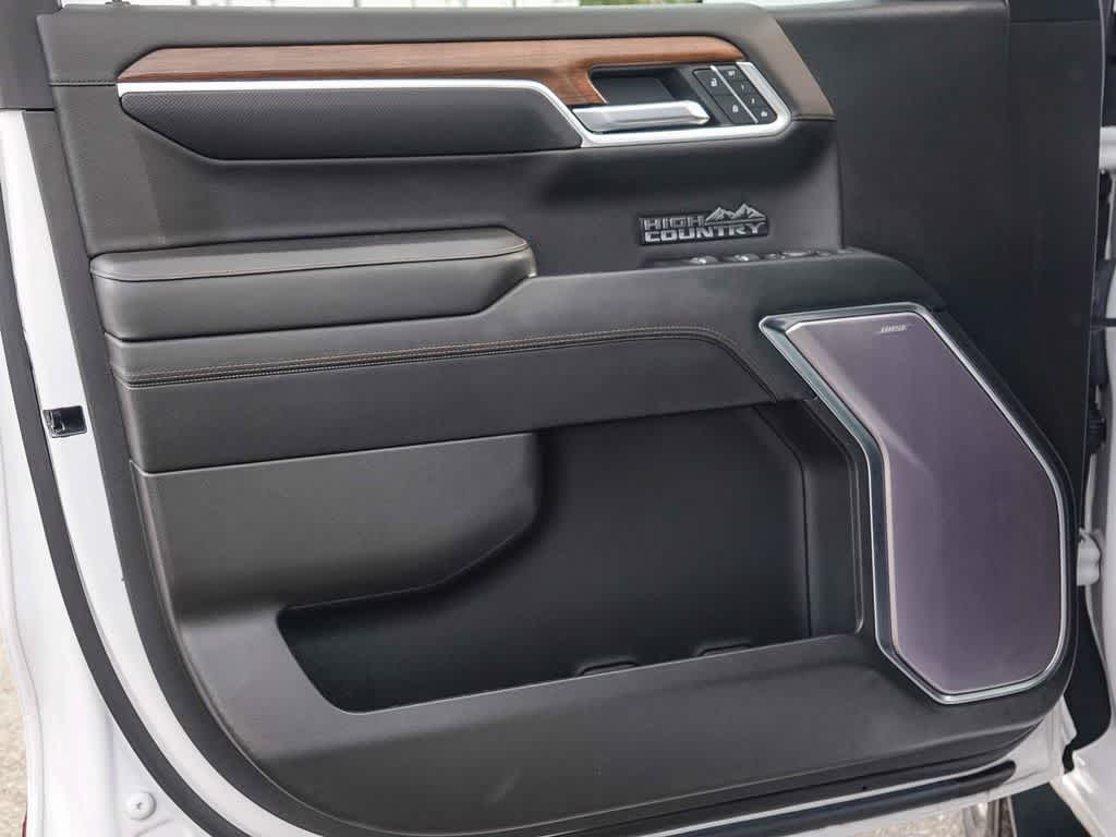 2022 Chevrolet Silverado 1500 2WD Crew Cab Short Bed High Country