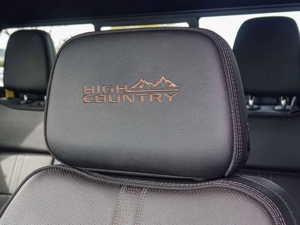 2022 Chevrolet Silverado 1500 2WD Crew Cab Short Bed High Country