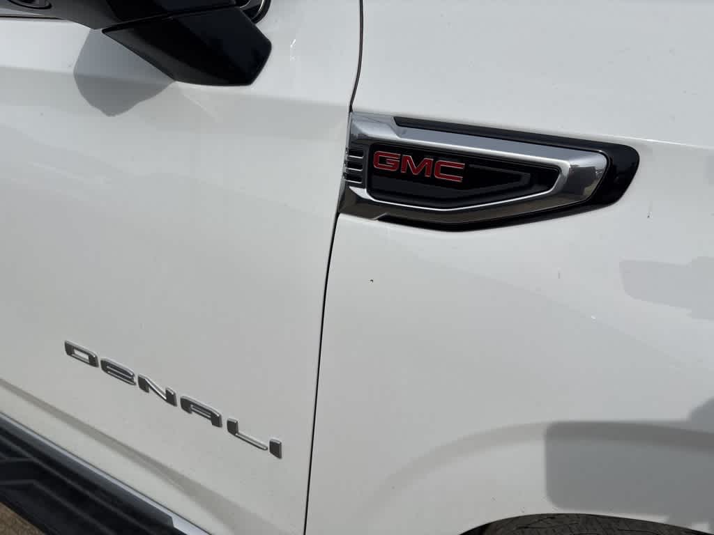 2025 GMC Yukon 4WD Denali