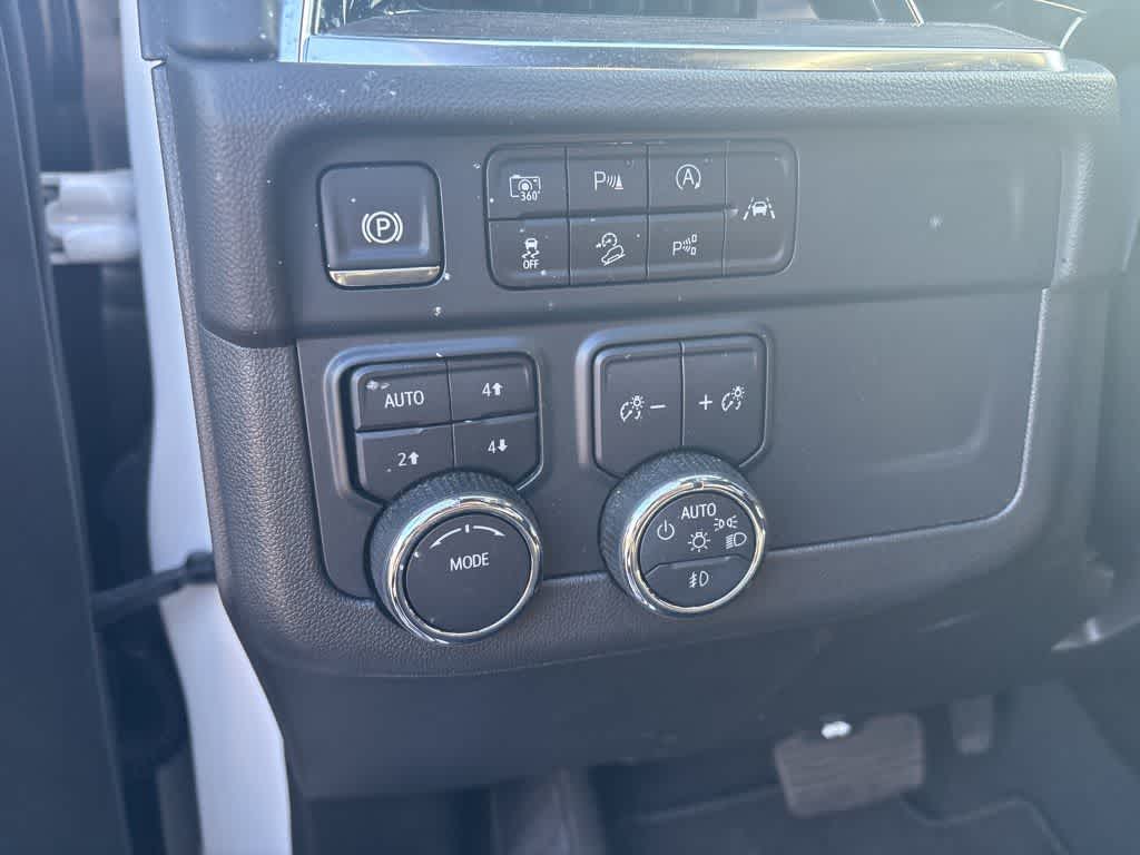 2025 Chevrolet Suburban 4WD Z71