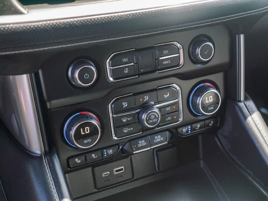 2024 Chevrolet Suburban 4WD Premier