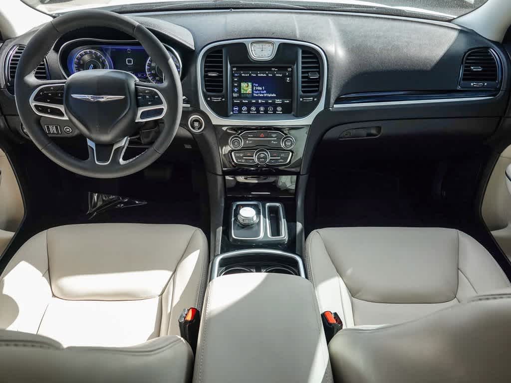 2023 Chrysler 300 Touring L