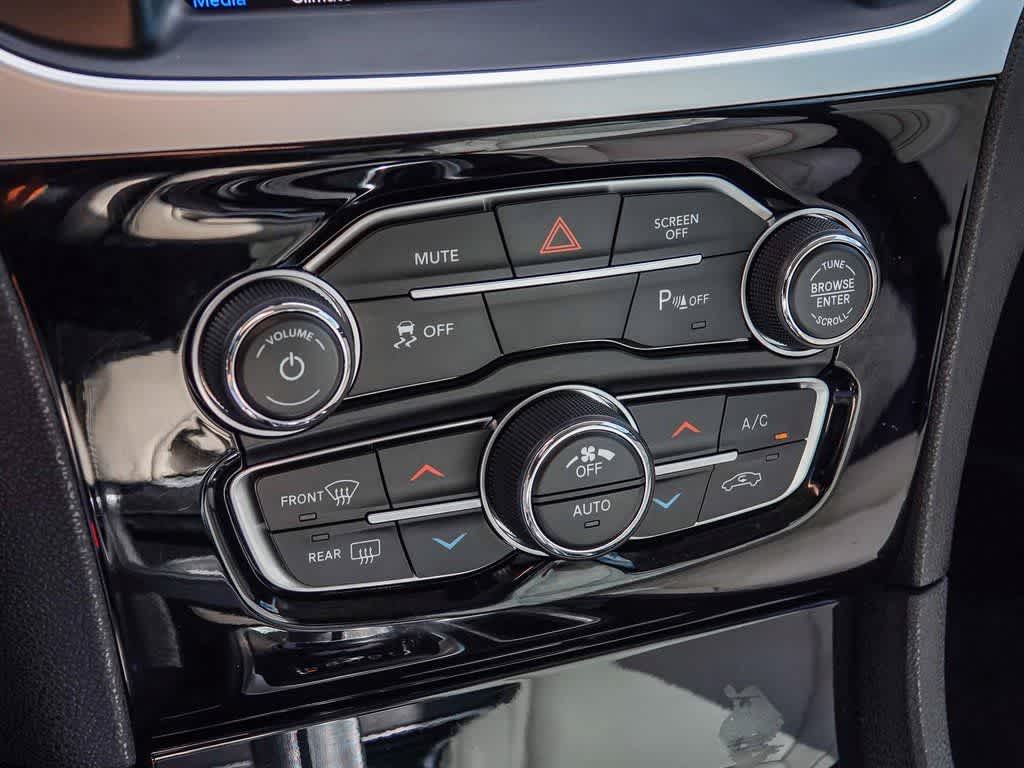 2023 Chrysler 300 Touring L