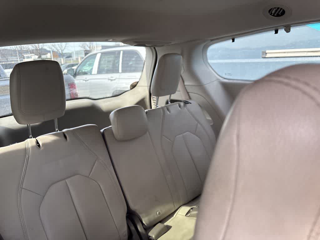 2017 Chrysler Pacifica Touring-L