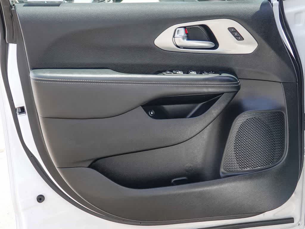 2024 Chrysler Pacifica Premium S Appearance Pkg