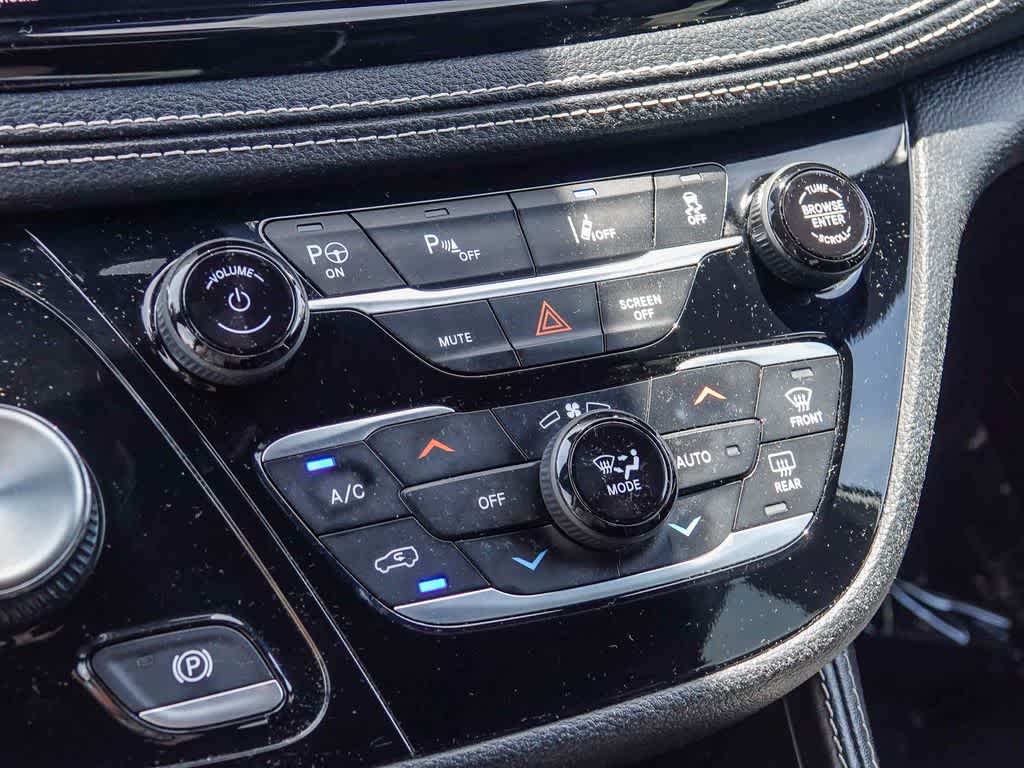 2024 Chrysler Pacifica Premium S Appearance Pkg