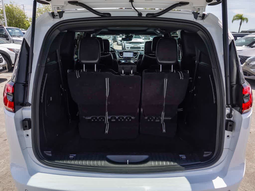 2024 Chrysler Pacifica Premium S Appearance Pkg