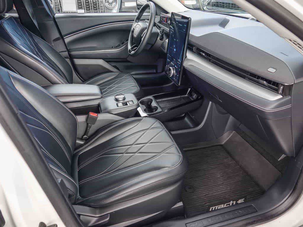 2022 Ford Mustang Mach-E Select