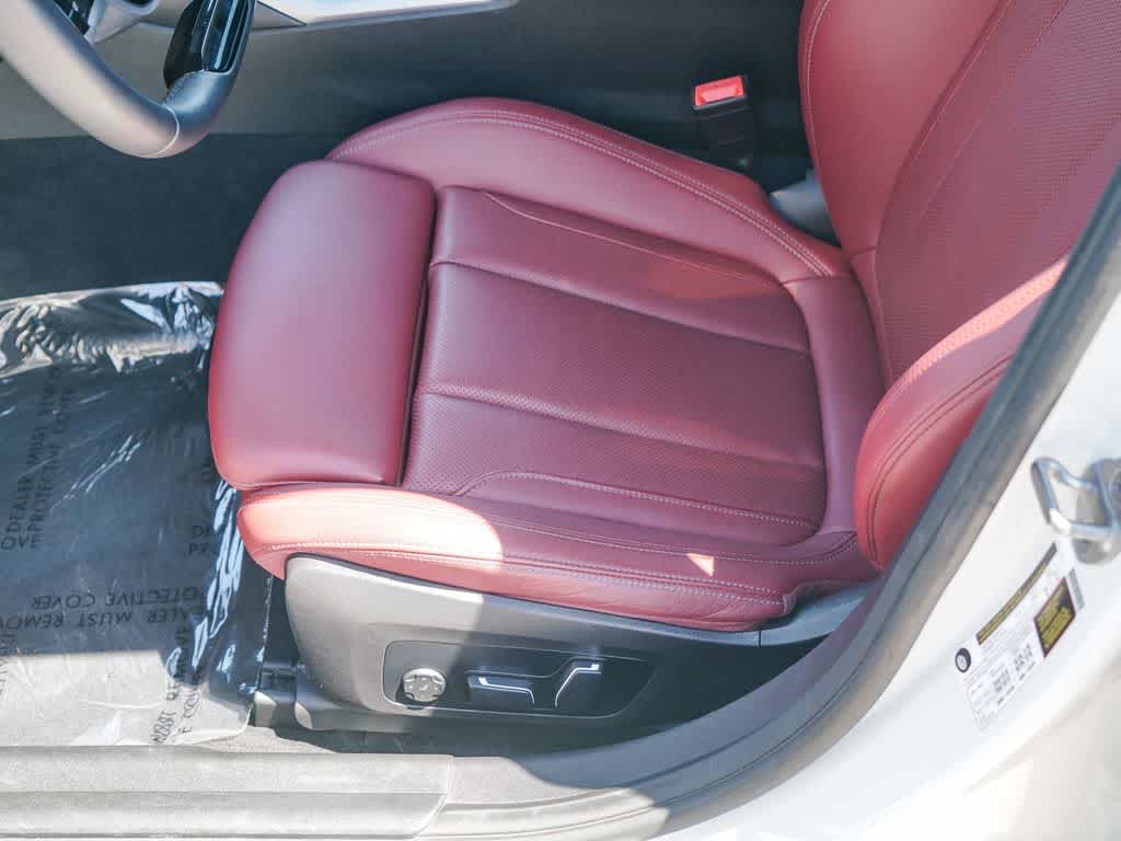 2025 BMW 330i 330i