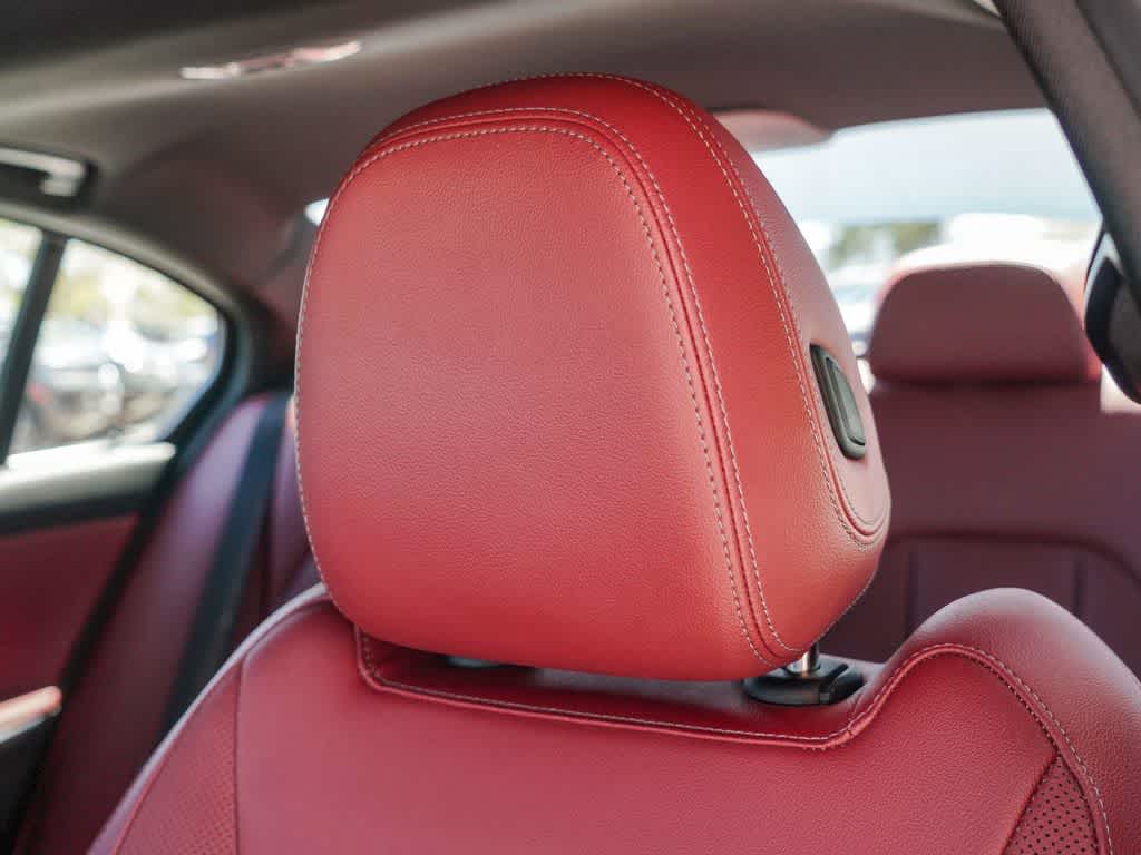 2025 BMW 330i 330i