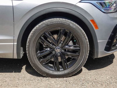 2022 Volkswagen Tiguan SE R-Line Black