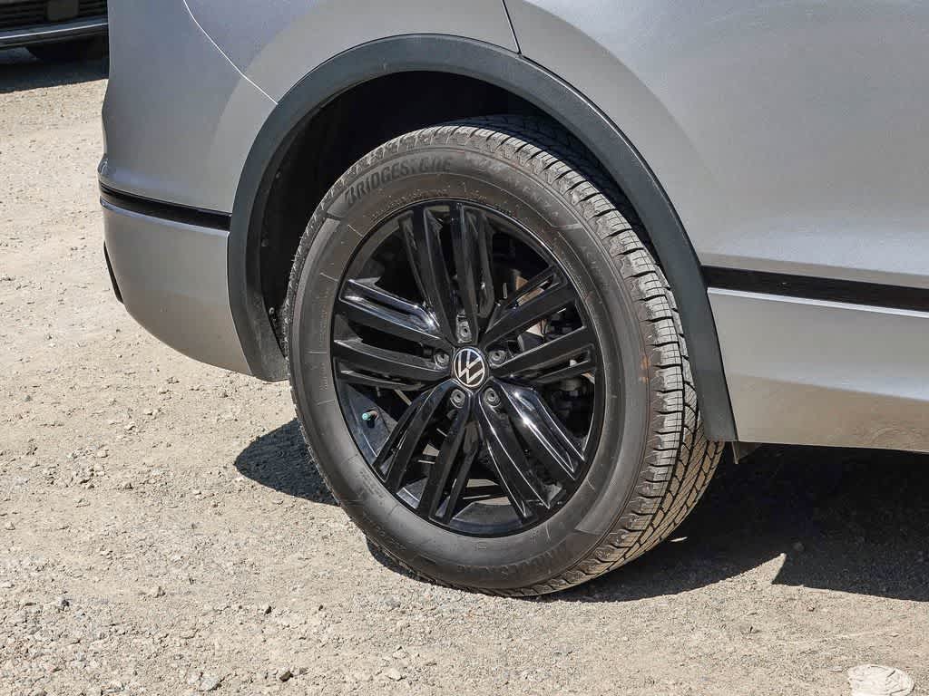 2022 Volkswagen Tiguan SE R-Line Black