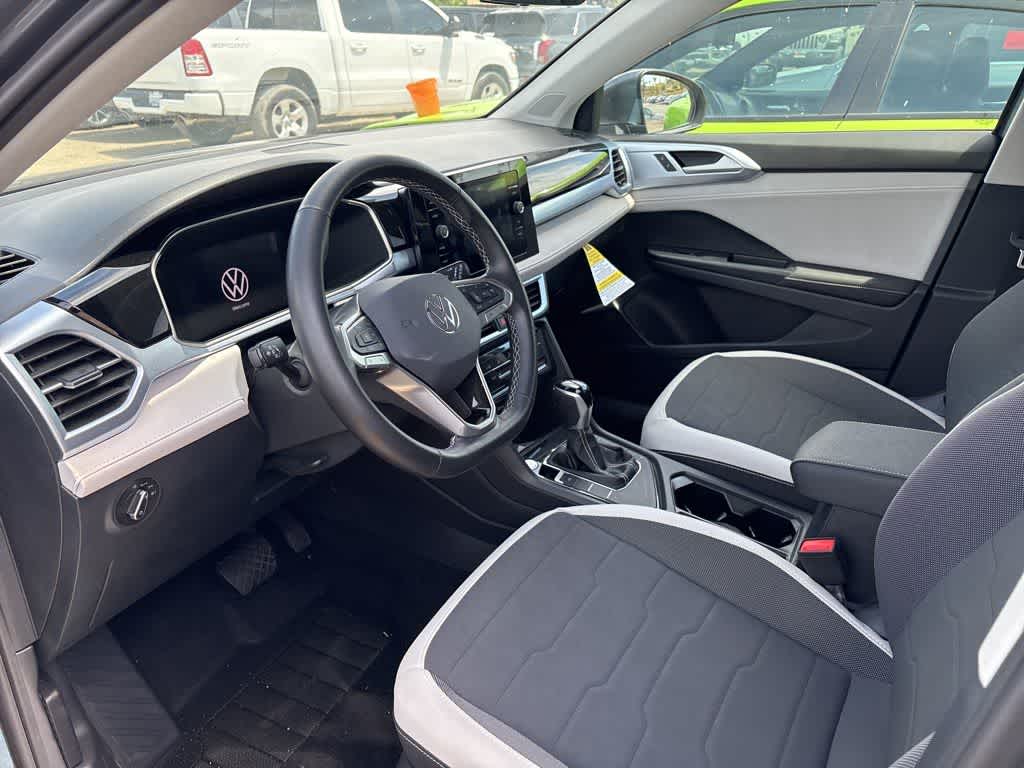 2025 Volkswagen Taos SE