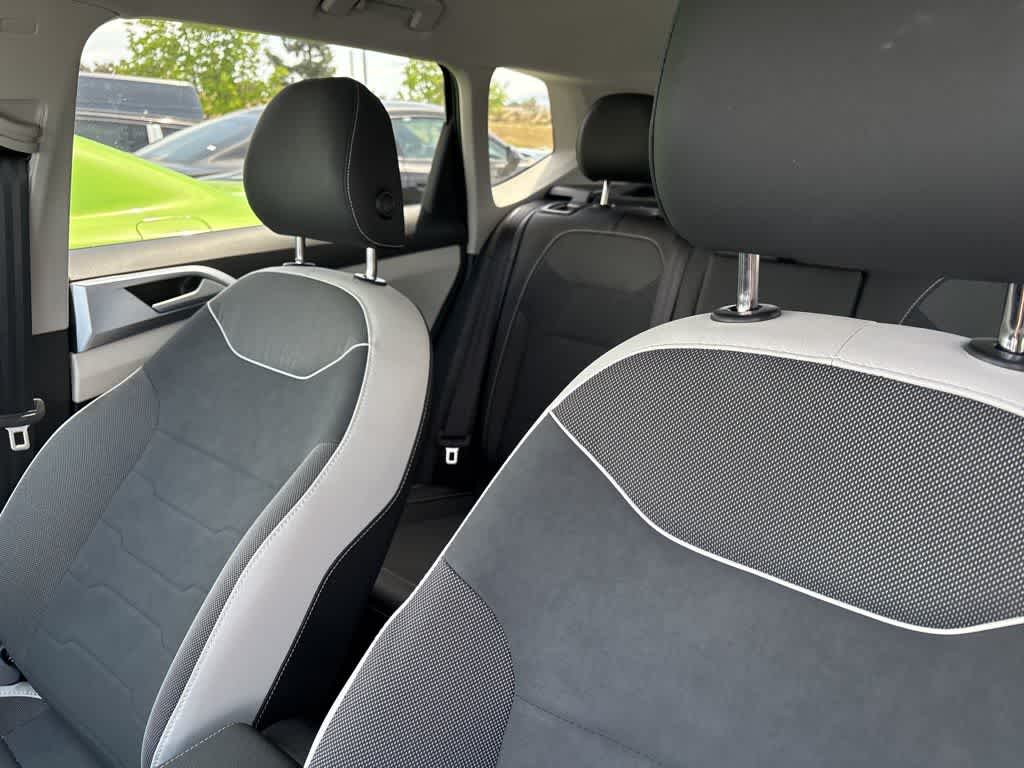 2025 Volkswagen Taos SE