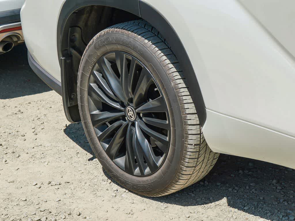 2023 Toyota Highlander Hybrid Platinum