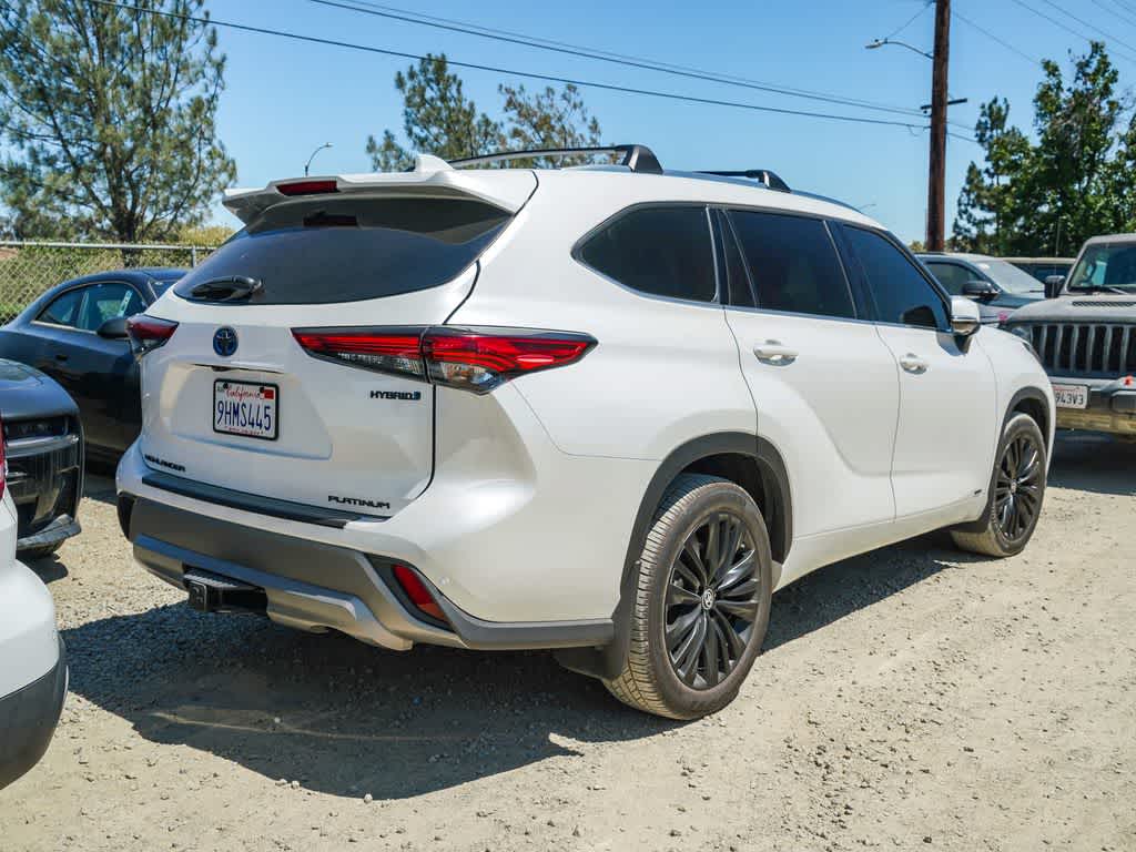 2023 Toyota Highlander Hybrid Platinum