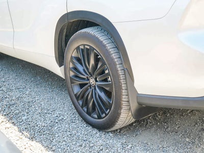 2023 Toyota Highlander Hybrid Platinum