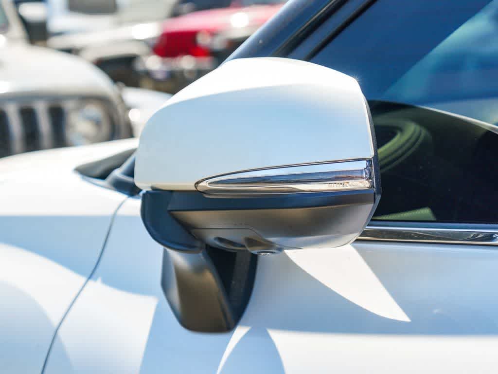 2023 Toyota Highlander Hybrid Platinum