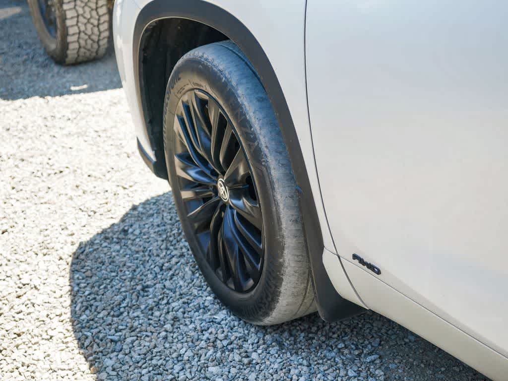 2023 Toyota Highlander Hybrid Platinum