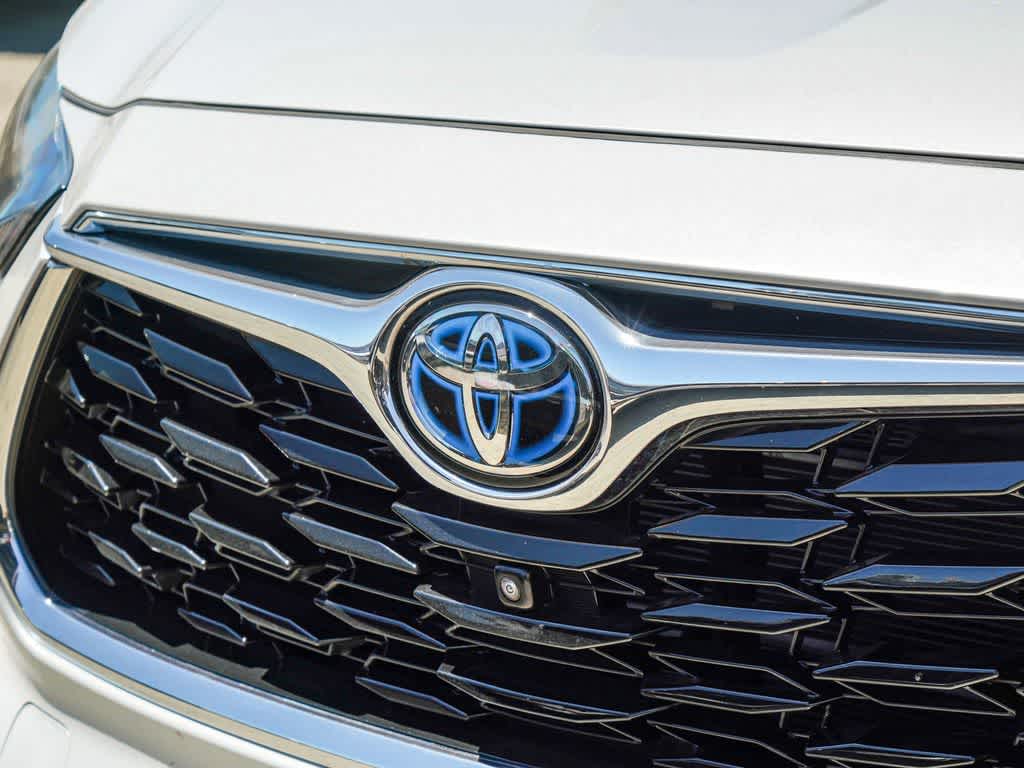 2023 Toyota Highlander Hybrid Platinum