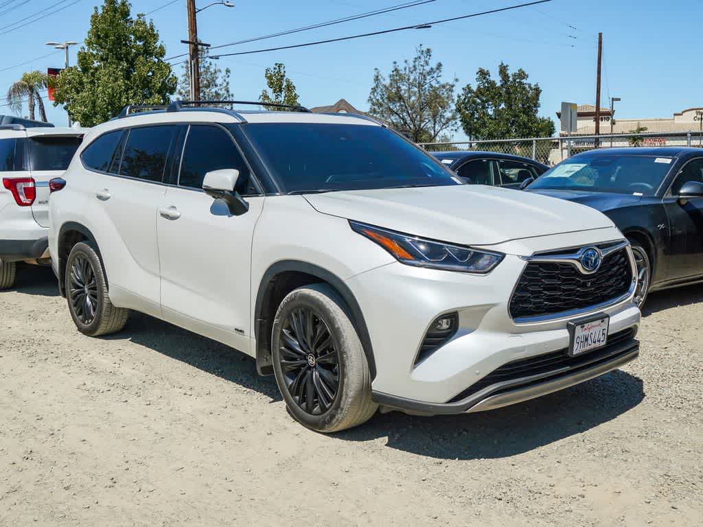 2023 Toyota Highlander Hybrid Platinum