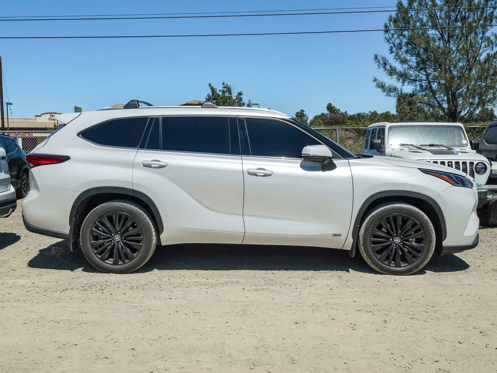 2023 Toyota Highlander Hybrid Platinum