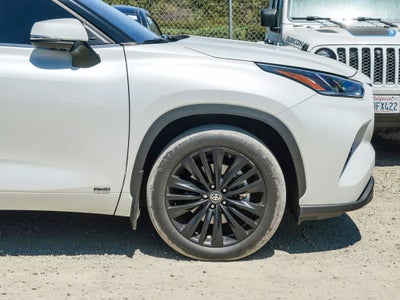 2023 Toyota Highlander Hybrid Platinum