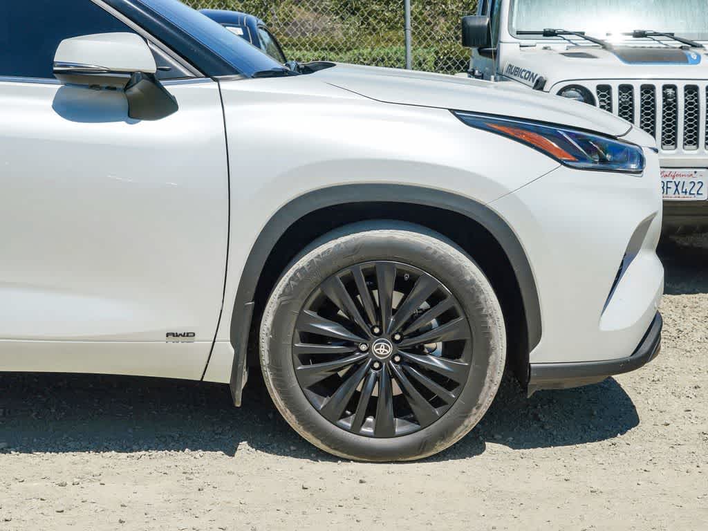 2023 Toyota Highlander Hybrid Platinum