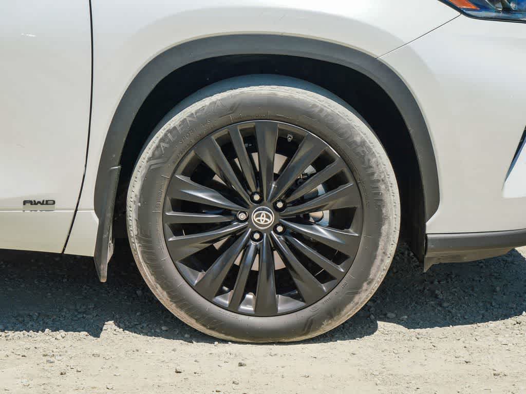 2023 Toyota Highlander Hybrid Platinum