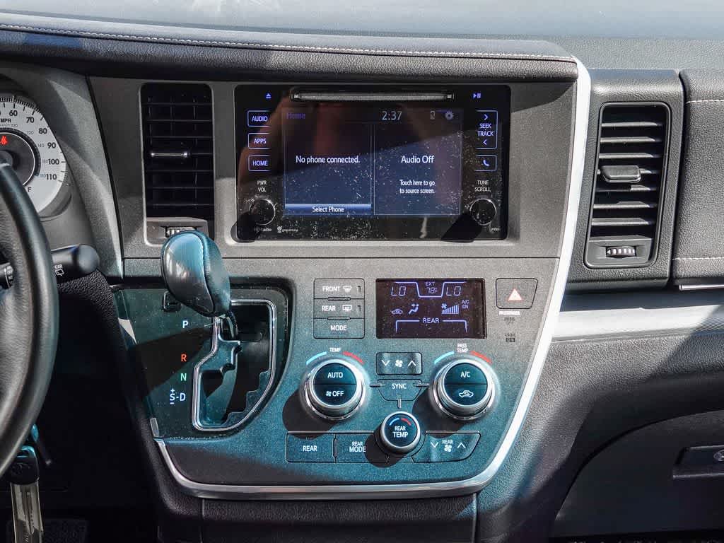 2015 Toyota Sienna SE 8 Passenger