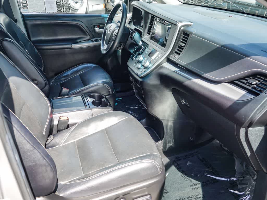 2015 Toyota Sienna SE 8 Passenger