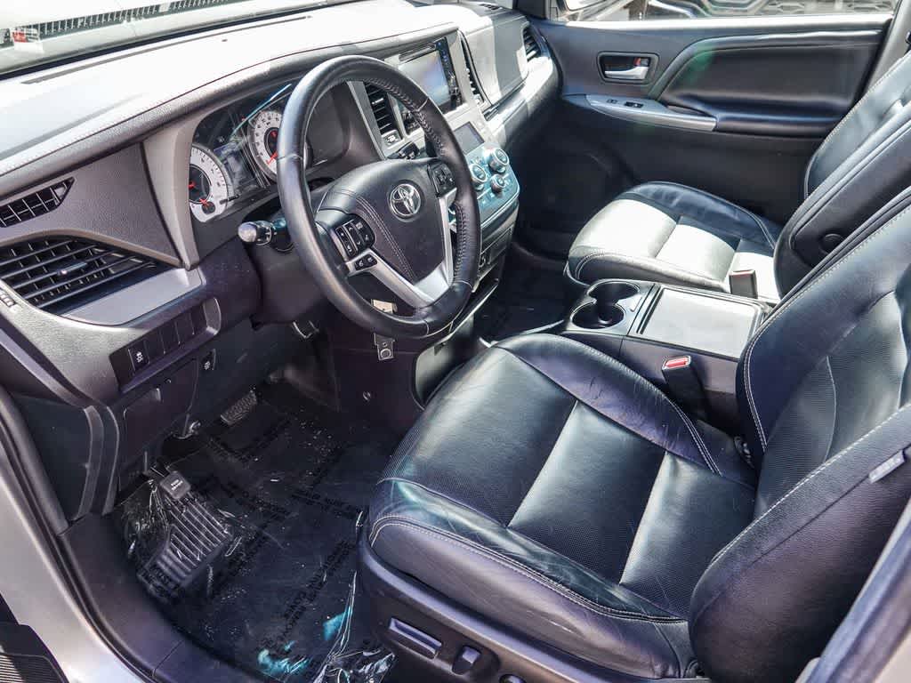 2015 Toyota Sienna SE 8 Passenger