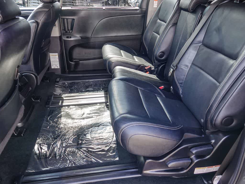 2015 Toyota Sienna SE 8 Passenger