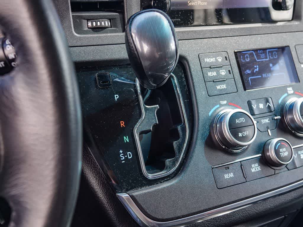 2015 Toyota Sienna SE 8 Passenger