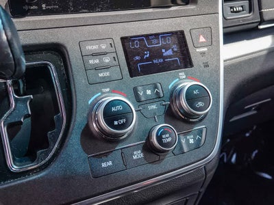 2015 Toyota Sienna SE 8 Passenger