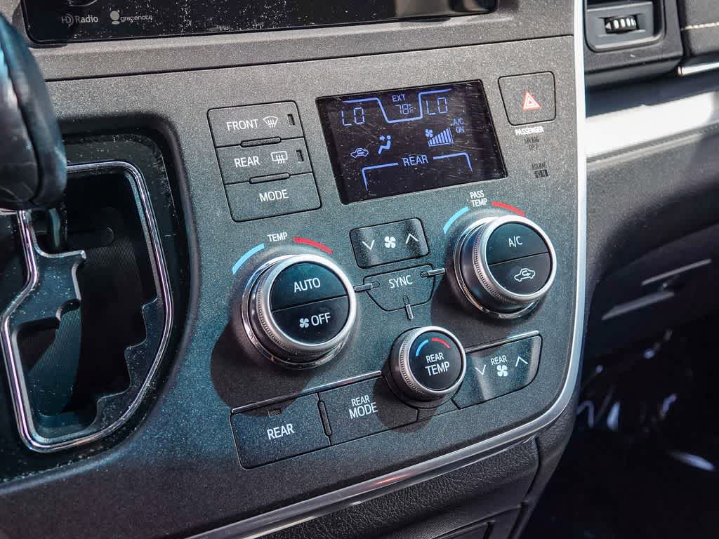 2015 Toyota Sienna SE 8 Passenger