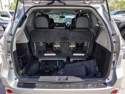 2015 Toyota Sienna SE 8 Passenger