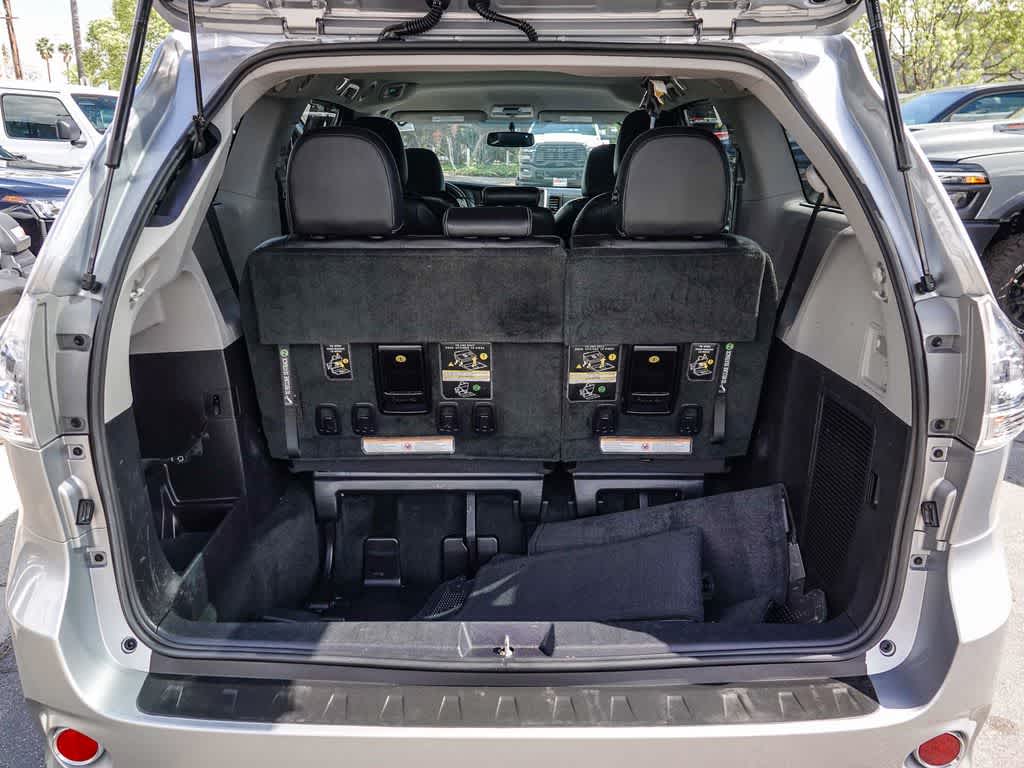 2015 Toyota Sienna SE 8 Passenger