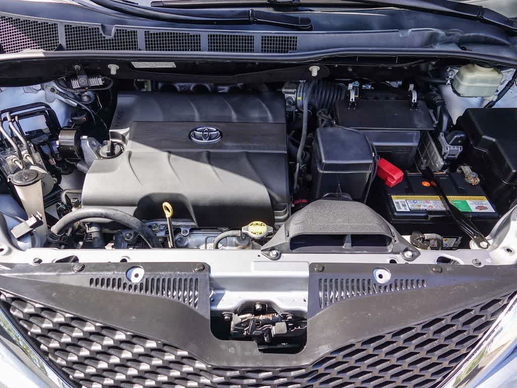 2015 Toyota Sienna SE 8 Passenger