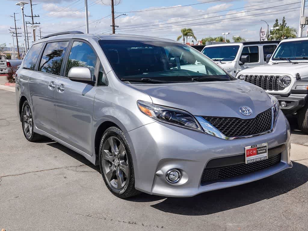 2015 Toyota Sienna SE 8 Passenger