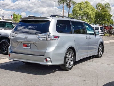 2015 Toyota Sienna SE 8 Passenger
