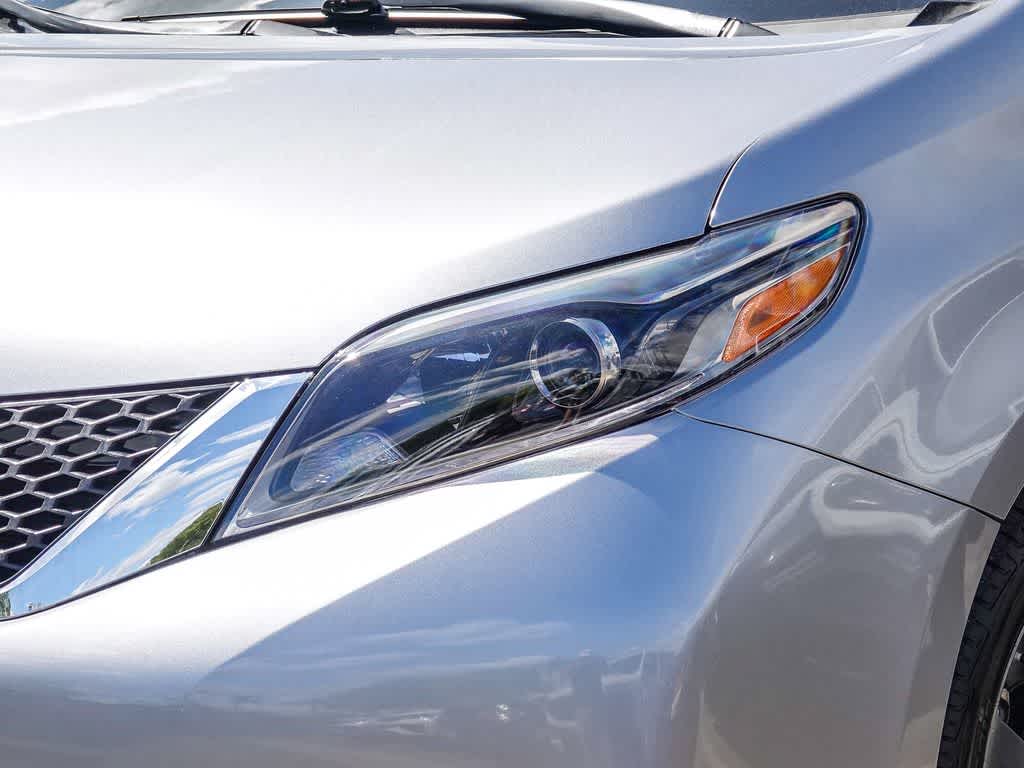 2015 Toyota Sienna SE 8 Passenger